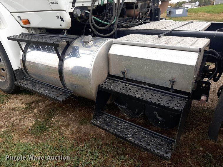 image for item OF9574 2009 International 8600  semi truck