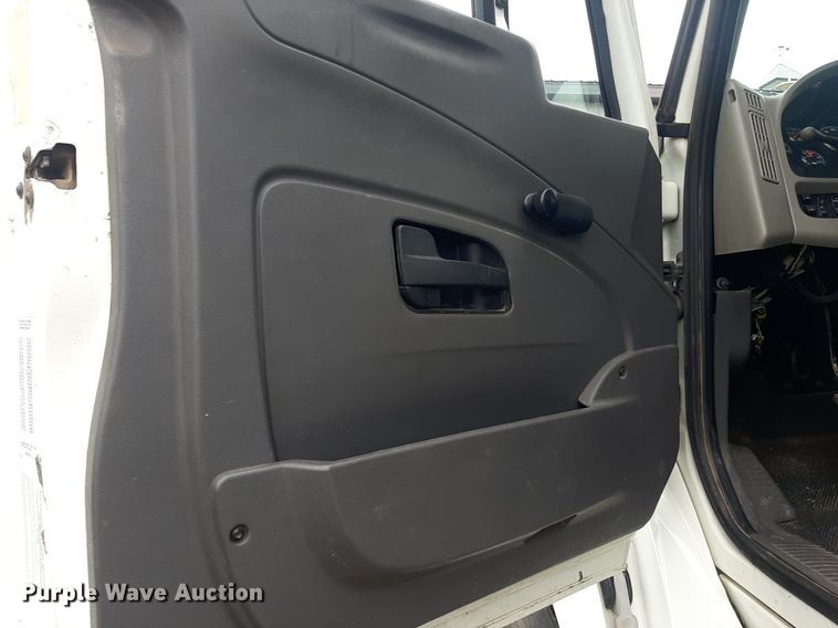 image for item OF9574 2009 International 8600  semi truck