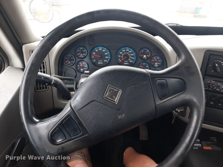 image for item OF9574 2009 International 8600  semi truck