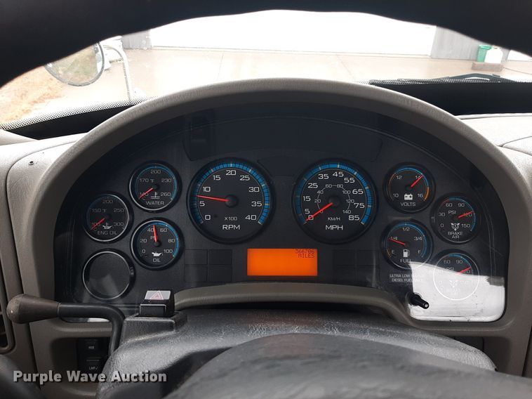 image for item OF9574 2009 International 8600  semi truck