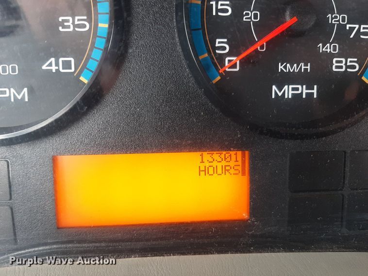 image for item OF9574 2009 International 8600  semi truck