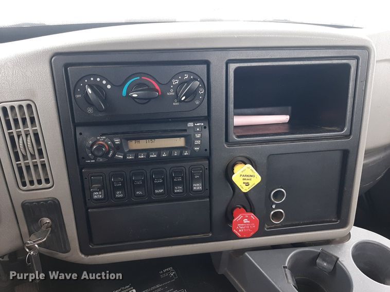 image for item OF9574 2009 International 8600  semi truck