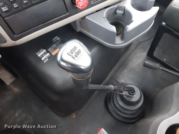 image for item OF9574 2009 International 8600  semi truck