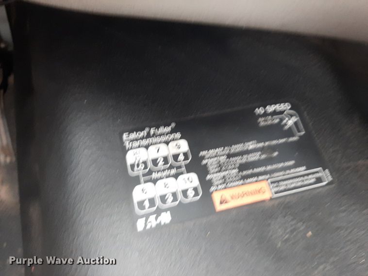 image for item OF9574 2009 International 8600  semi truck