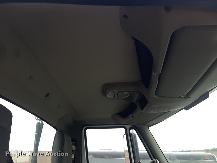 image for item OF9574 2009 International 8600  semi truck