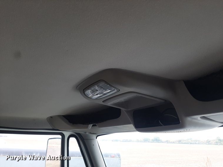 image for item OF9574 2009 International 8600  semi truck