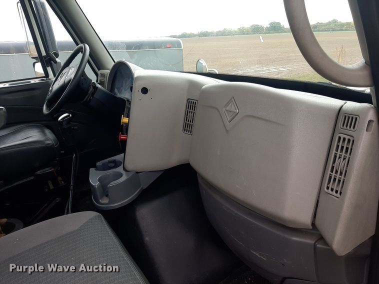 image for item OF9574 2009 International 8600  semi truck