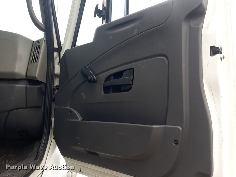 image for item OF9574 2009 International 8600  semi truck