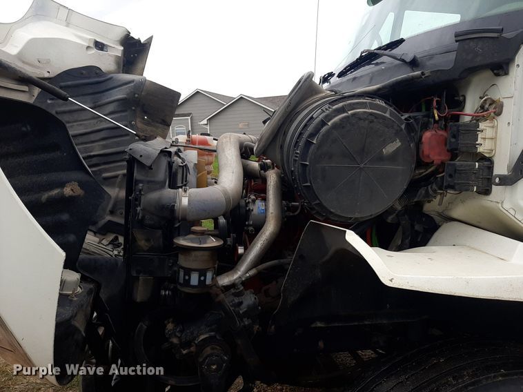 image for item OF9574 2009 International 8600  semi truck