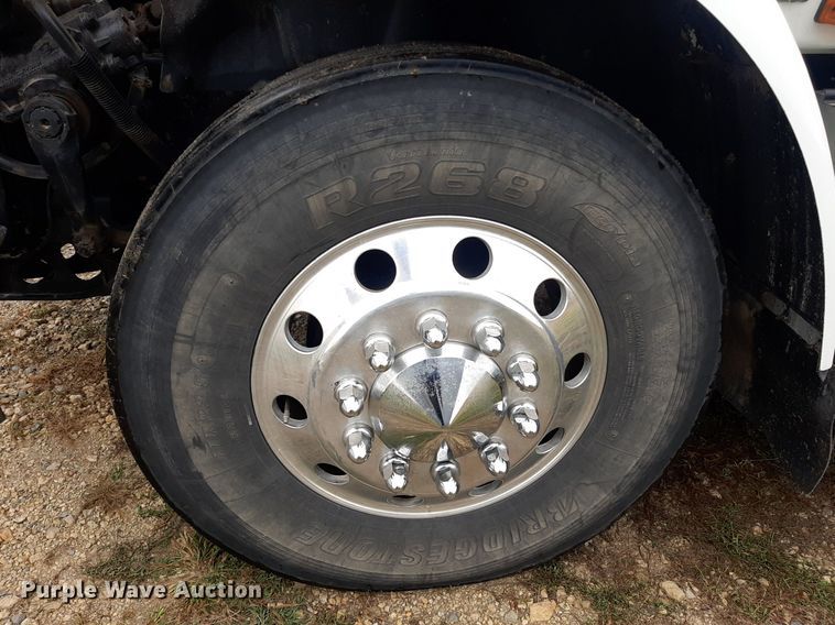 image for item OF9574 2009 International 8600  semi truck