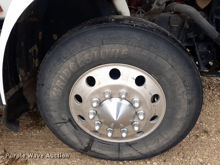 image for item OF9574 2009 International 8600  semi truck