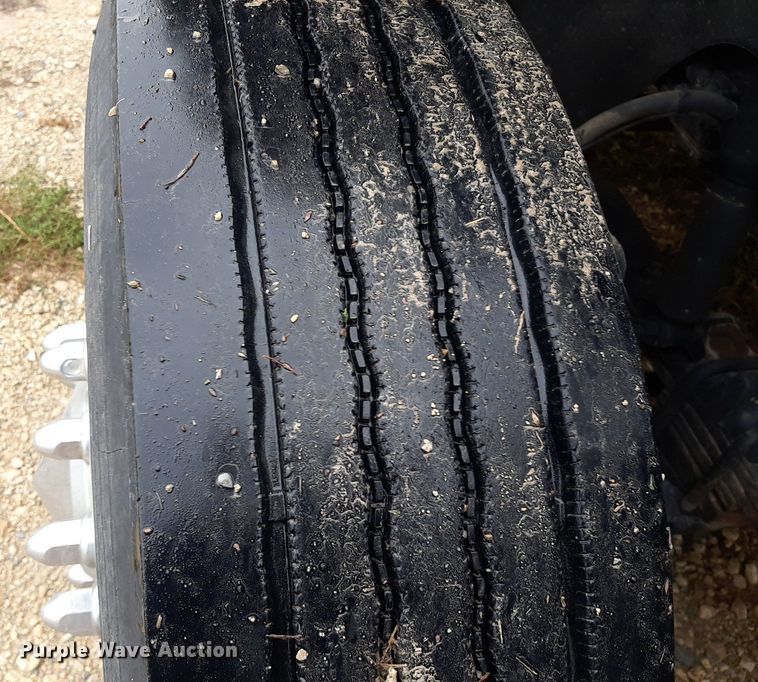 image for item OF9574 2009 International 8600  semi truck