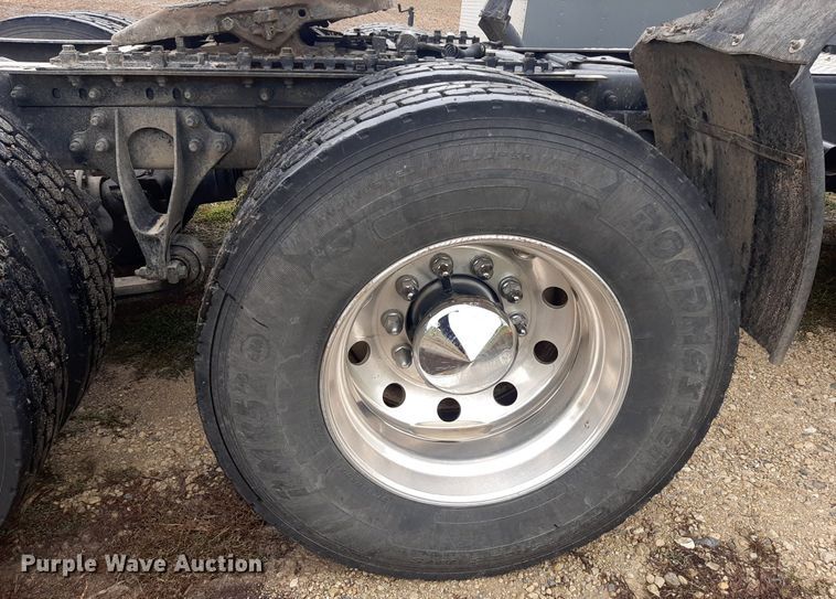 image for item OF9574 2009 International 8600  semi truck