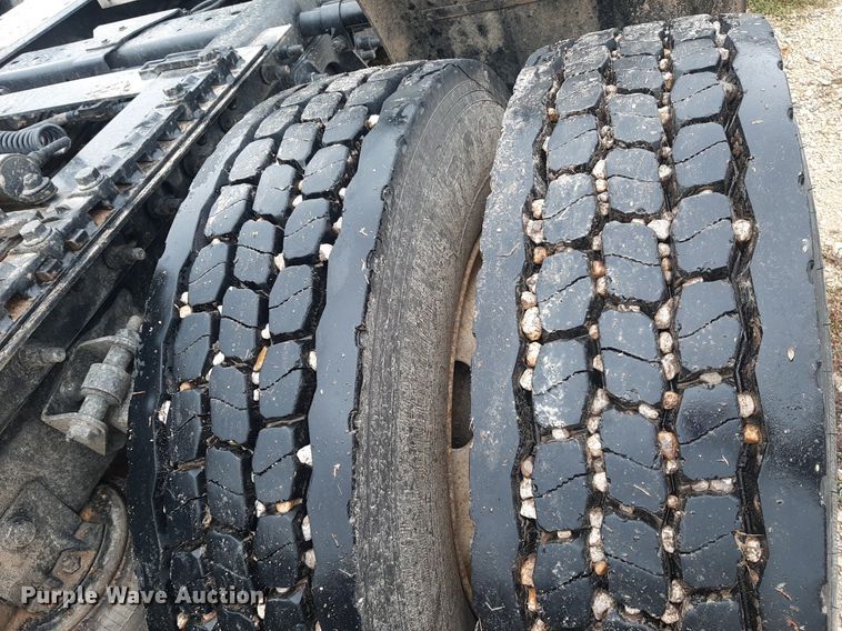 image for item OF9574 2009 International 8600  semi truck