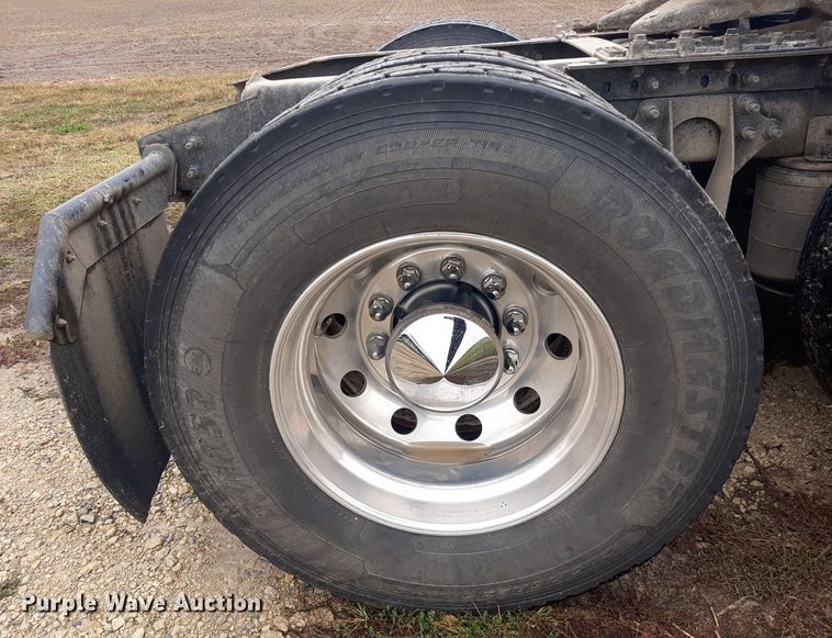 image for item OF9574 2009 International 8600  semi truck