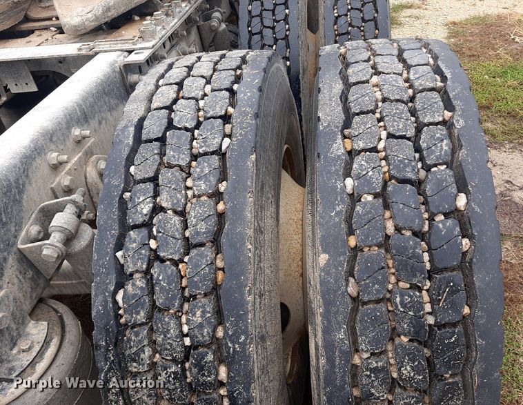 image for item OF9574 2009 International 8600  semi truck