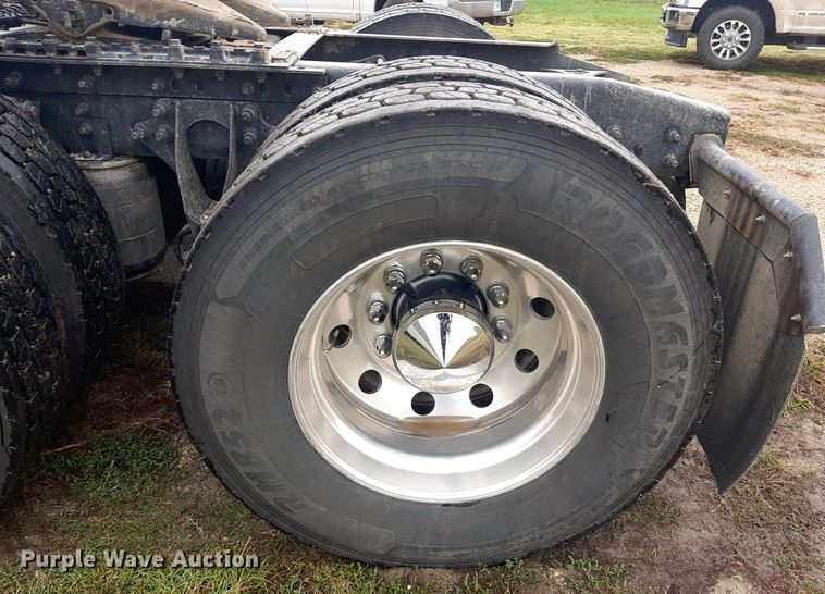 image for item OF9574 2009 International 8600  semi truck