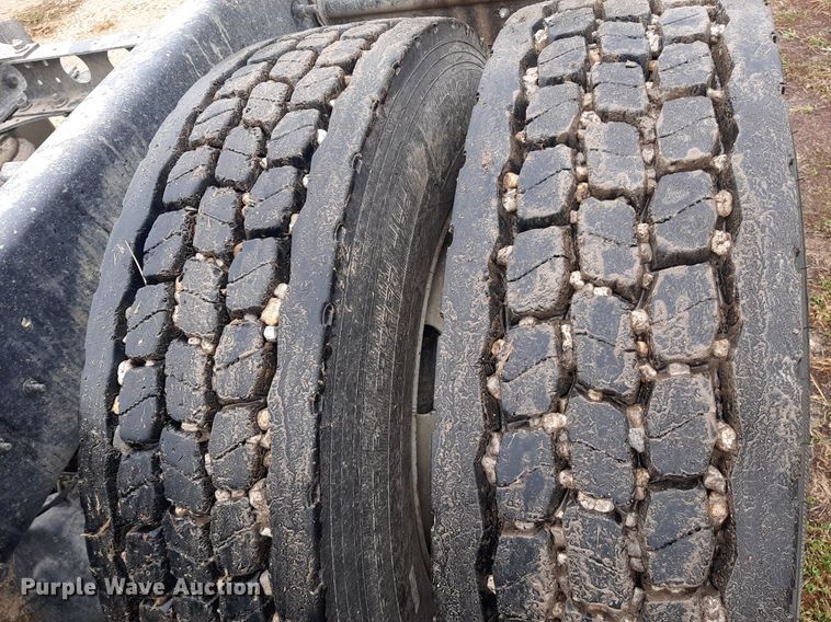 image for item OF9574 2009 International 8600  semi truck