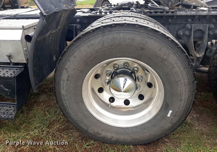 image for item OF9574 2009 International 8600  semi truck