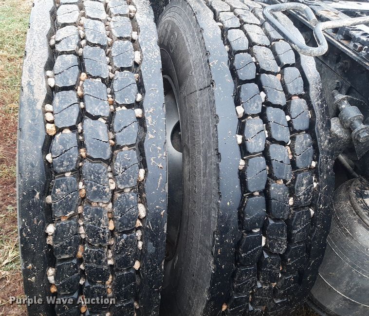 image for item OF9574 2009 International 8600  semi truck