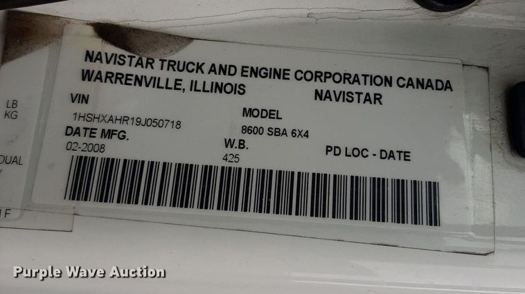 image for item OF9574 2009 International 8600  semi truck