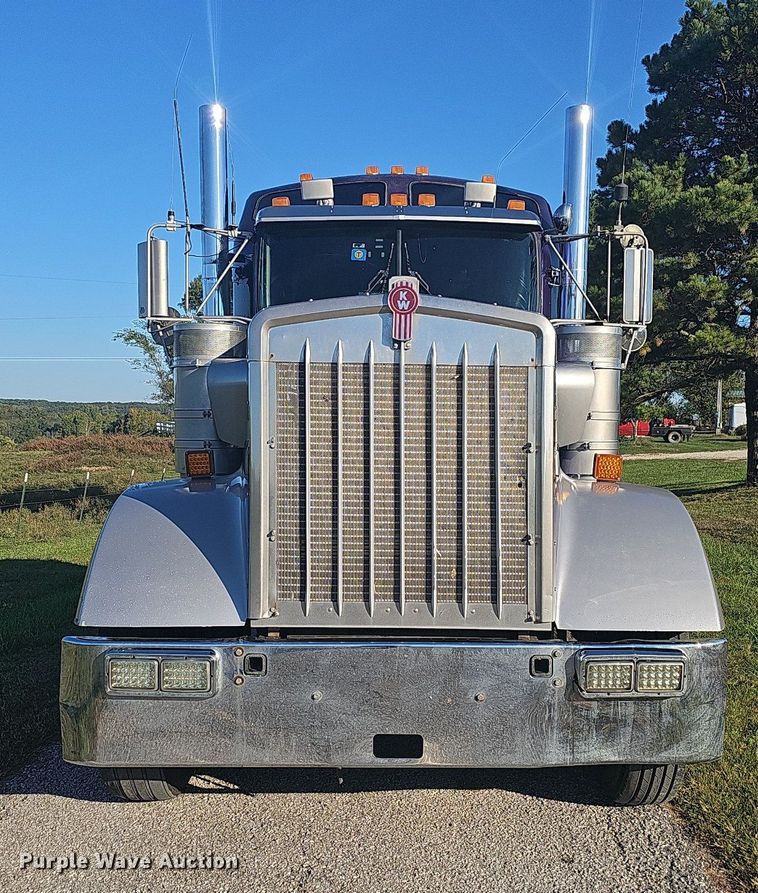 image for item OG9539 2003 Kenworth W900  semi truck