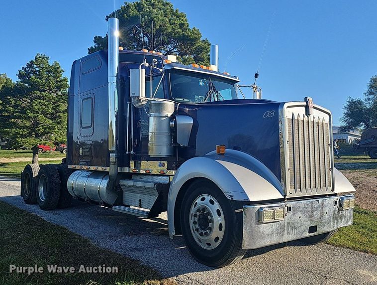 image for item OG9539 2003 Kenworth W900  semi truck