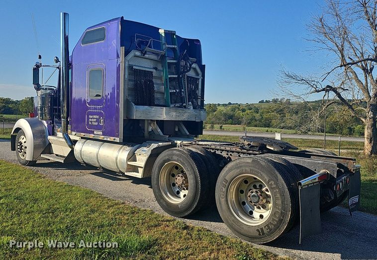 image for item OG9539 2003 Kenworth W900  semi truck