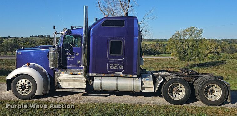 image for item OG9539 2003 Kenworth W900  semi truck