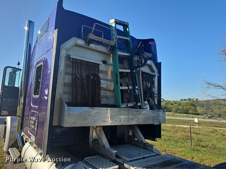 image for item OG9539 2003 Kenworth W900  semi truck