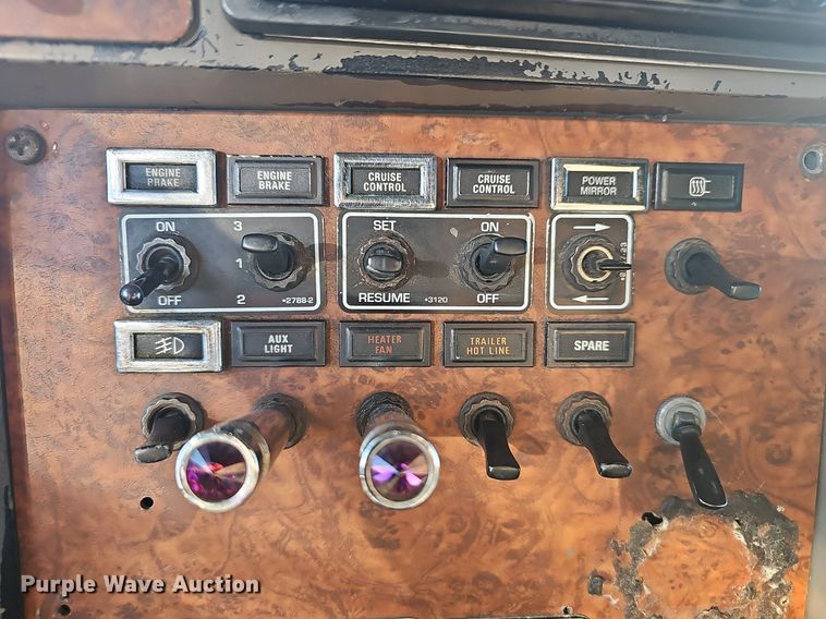 image for item OG9539 2003 Kenworth W900  semi truck