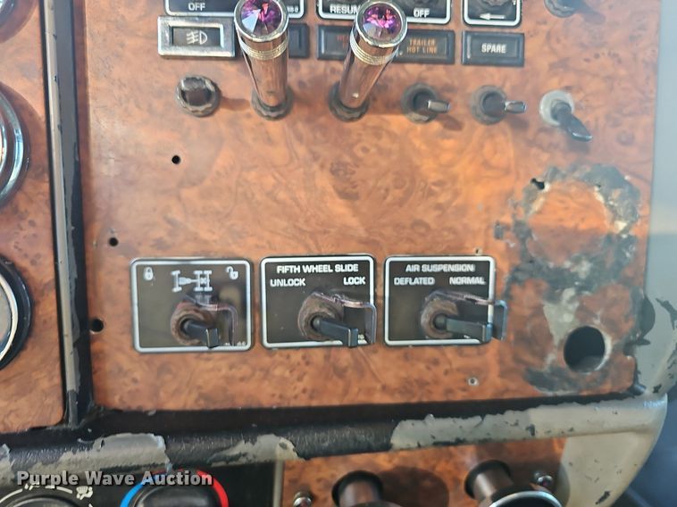 image for item OG9539 2003 Kenworth W900  semi truck