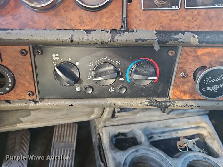 image for item OG9539 2003 Kenworth W900  semi truck