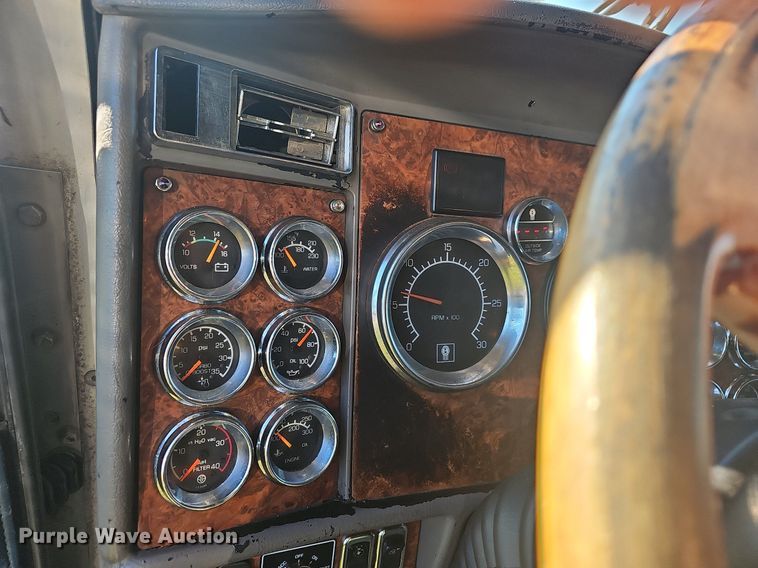 image for item OG9539 2003 Kenworth W900  semi truck