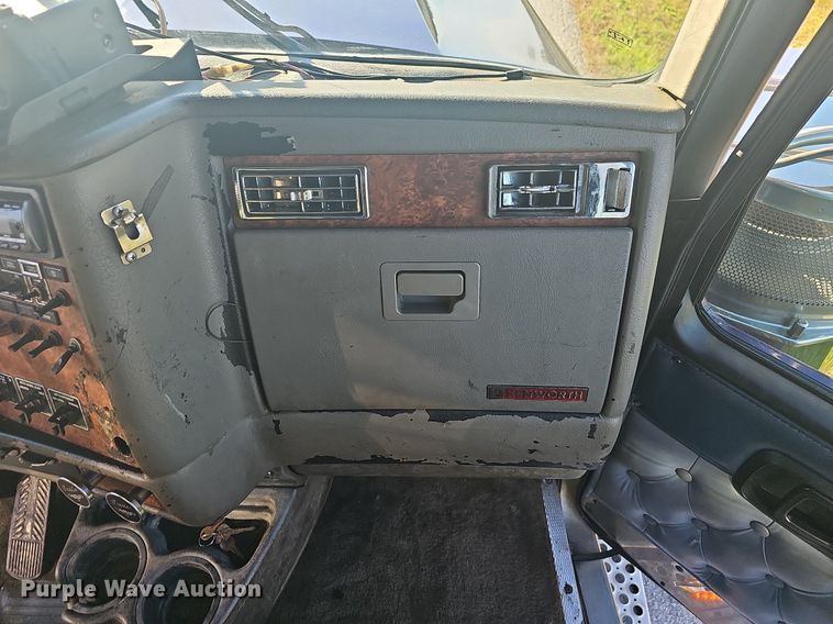 image for item OG9539 2003 Kenworth W900  semi truck