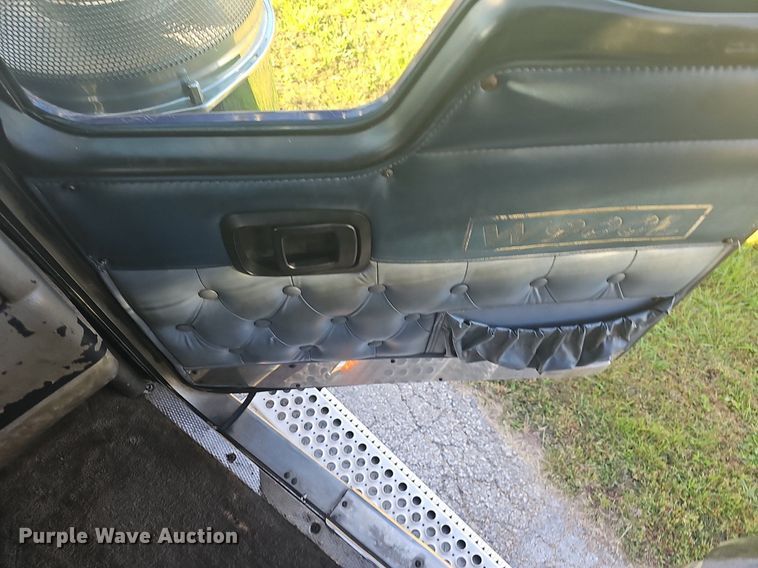 image for item OG9539 2003 Kenworth W900  semi truck