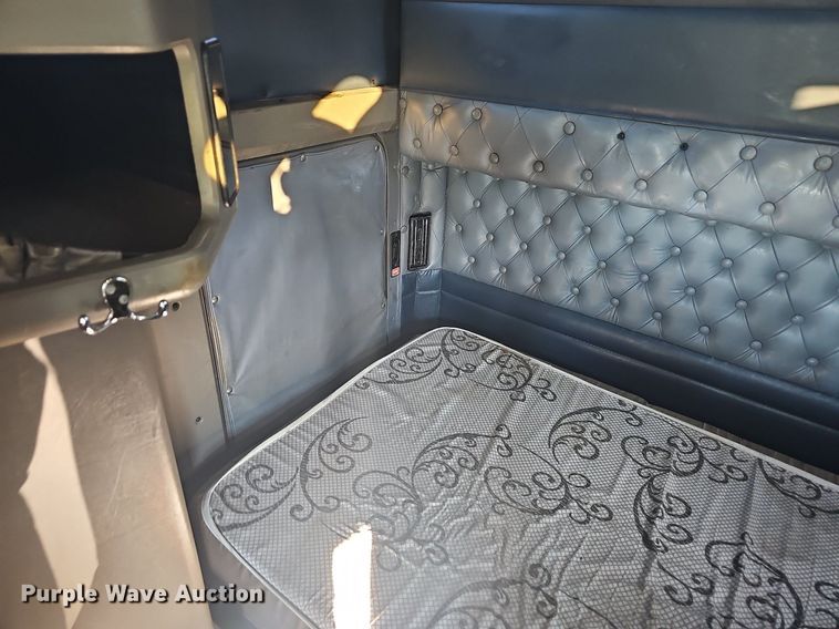 image for item OG9539 2003 Kenworth W900  semi truck