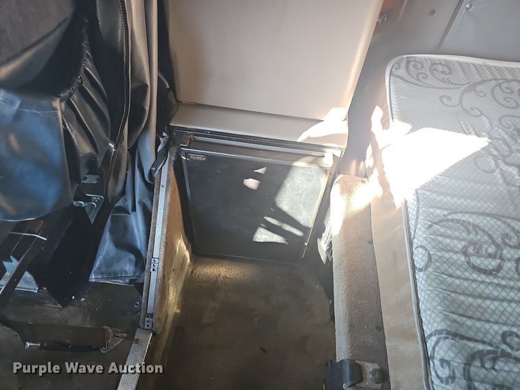 image for item OG9539 2003 Kenworth W900  semi truck