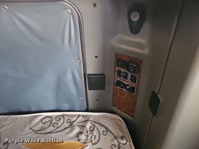 image for item OG9539 2003 Kenworth W900  semi truck