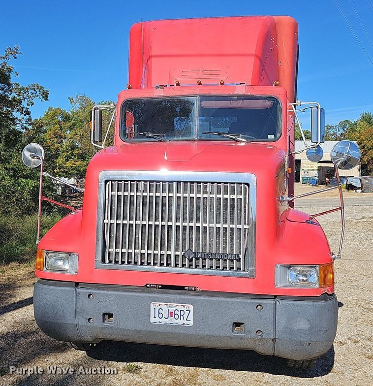 image for item OG9546 1995 International 9200  semi truck