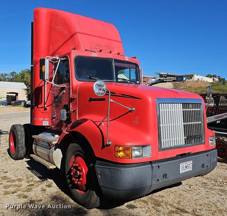 image for item OG9546 1995 International 9200  semi truck