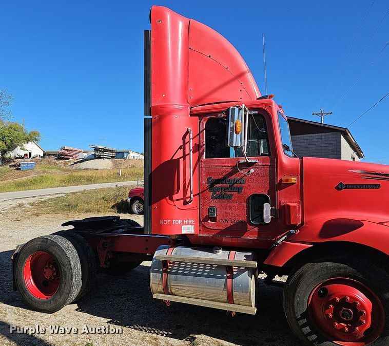 image for item OG9546 1995 International 9200  semi truck