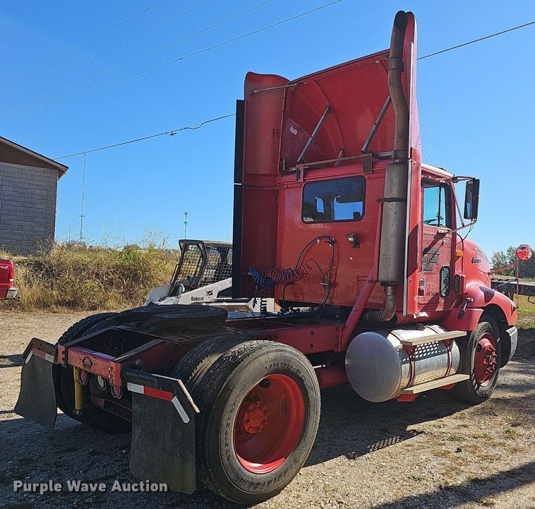 image for item OG9546 1995 International 9200  semi truck