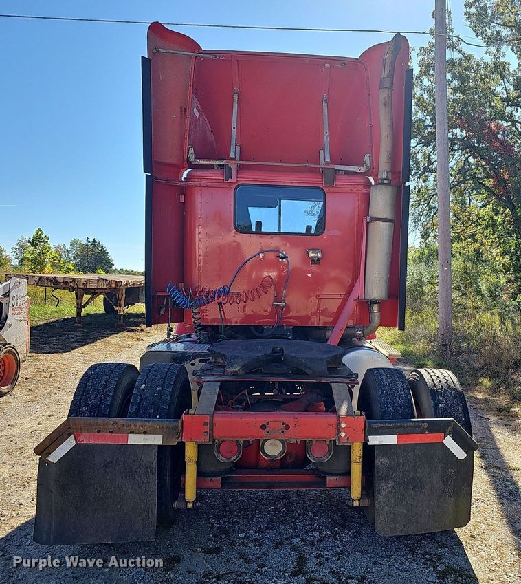 image for item OG9546 1995 International 9200  semi truck