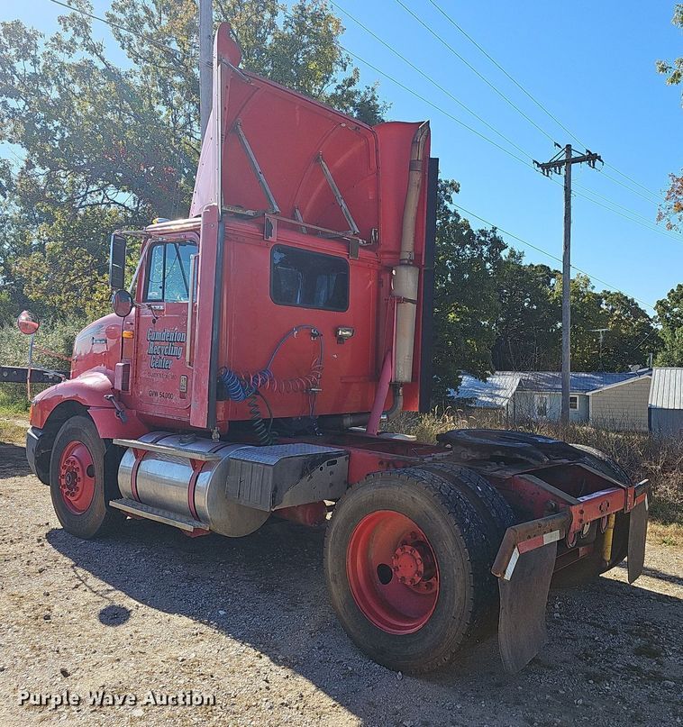 image for item OG9546 1995 International 9200  semi truck