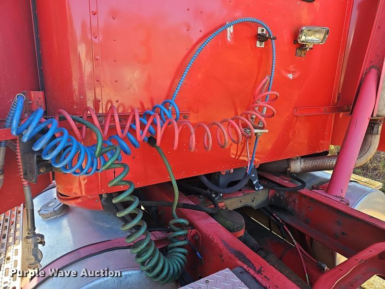 image for item OG9546 1995 International 9200  semi truck