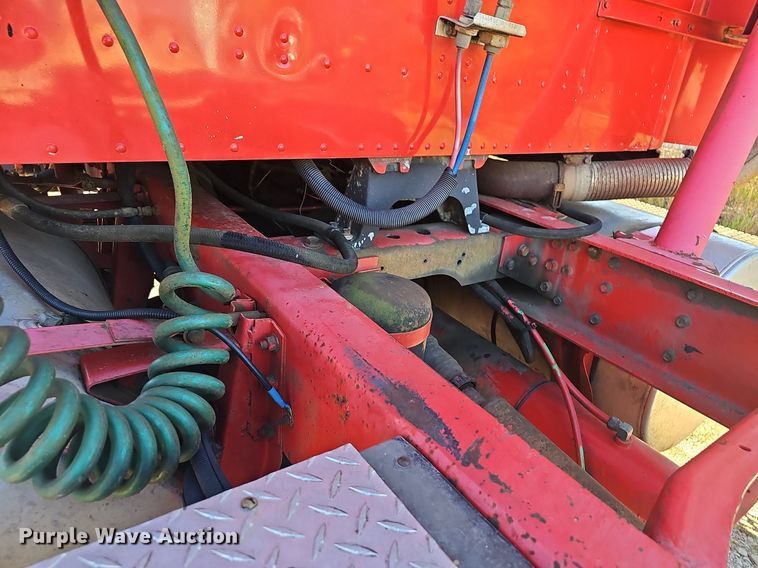 image for item OG9546 1995 International 9200  semi truck