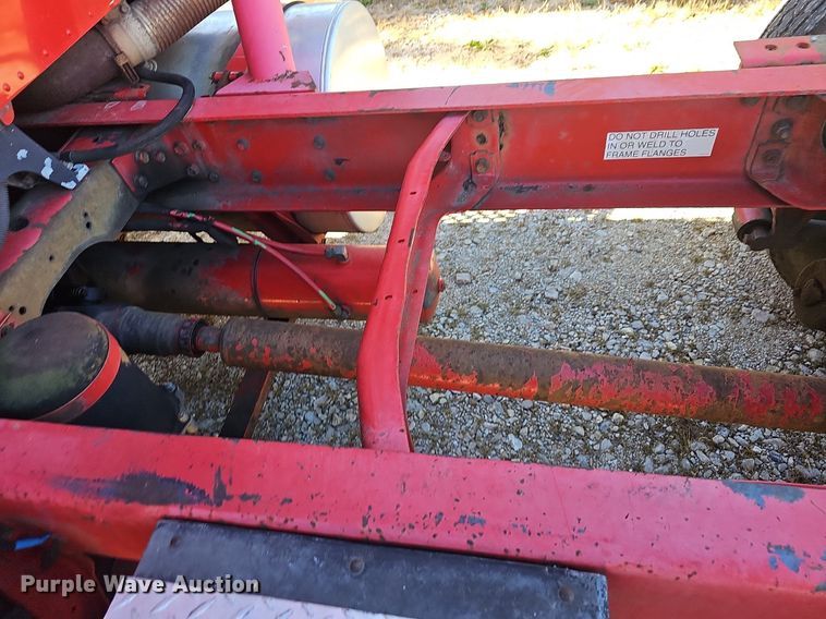 image for item OG9546 1995 International 9200  semi truck