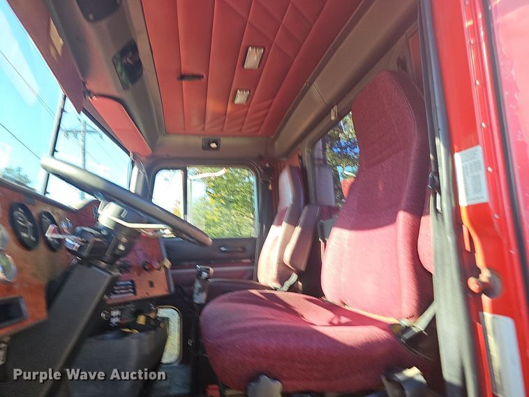 image for item OG9546 1995 International 9200  semi truck