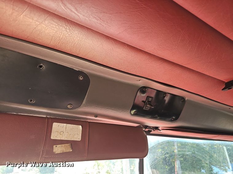 image for item OG9546 1995 International 9200  semi truck